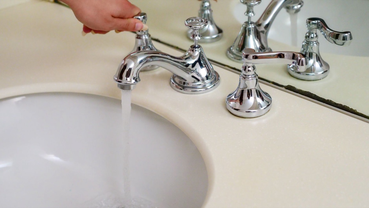 Kalkablagerungen am Wasserhahn