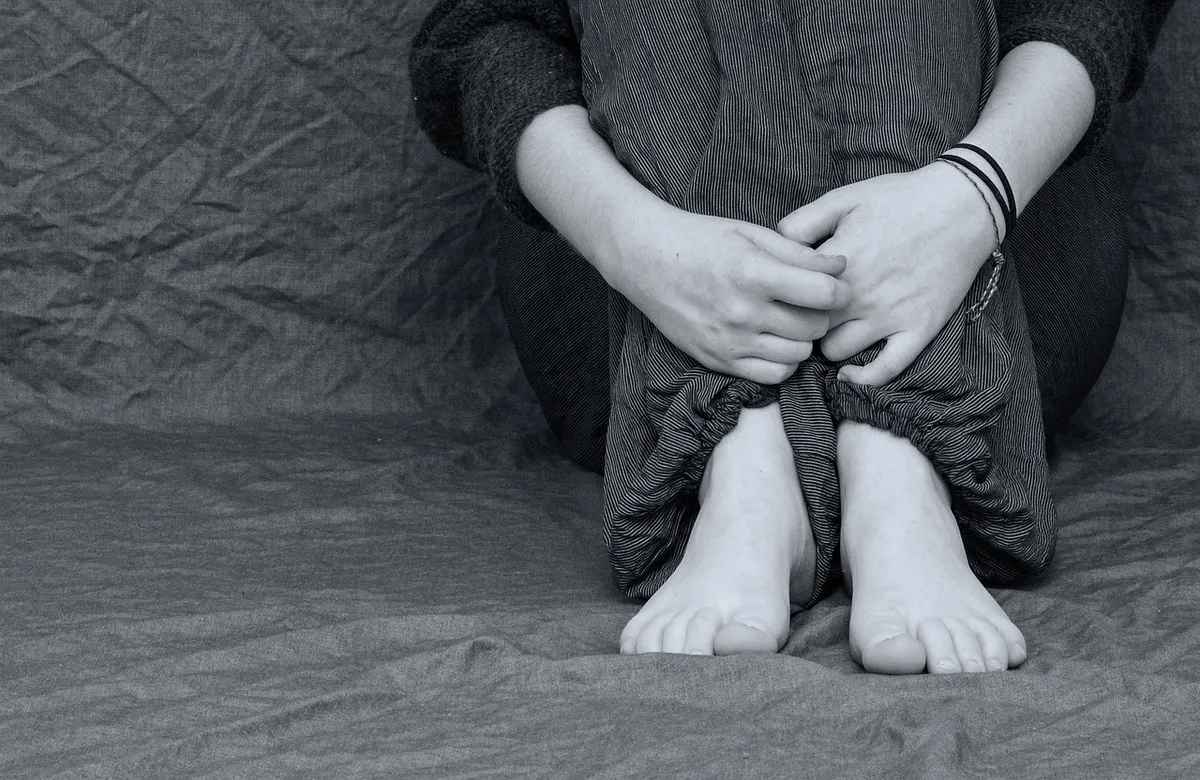 desperate, sad, depressed, feet, hands, crossed, hopeless, loss, worries, teenager, despair, depression, tormented, torment, sadness, grief, fear, anxious, defe